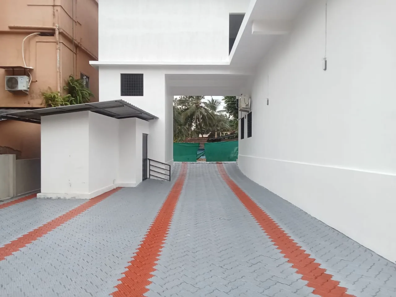 Heavy-Duty Pavers - Zigzag Button