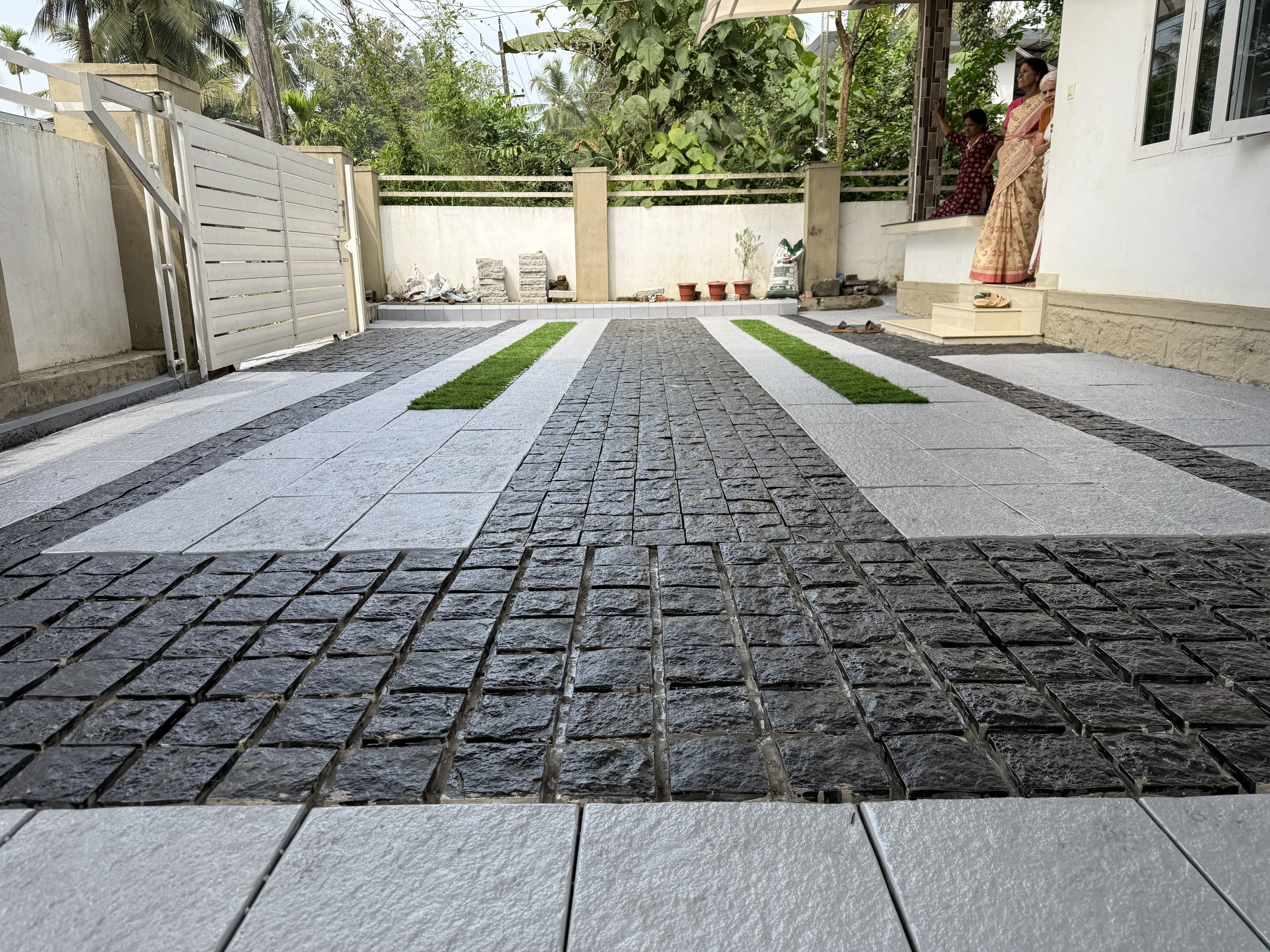 Interlock Paving - Coble Stone 11X8