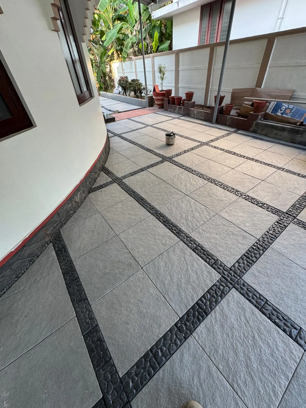 Interlock Paving - Pebble stone 18X18