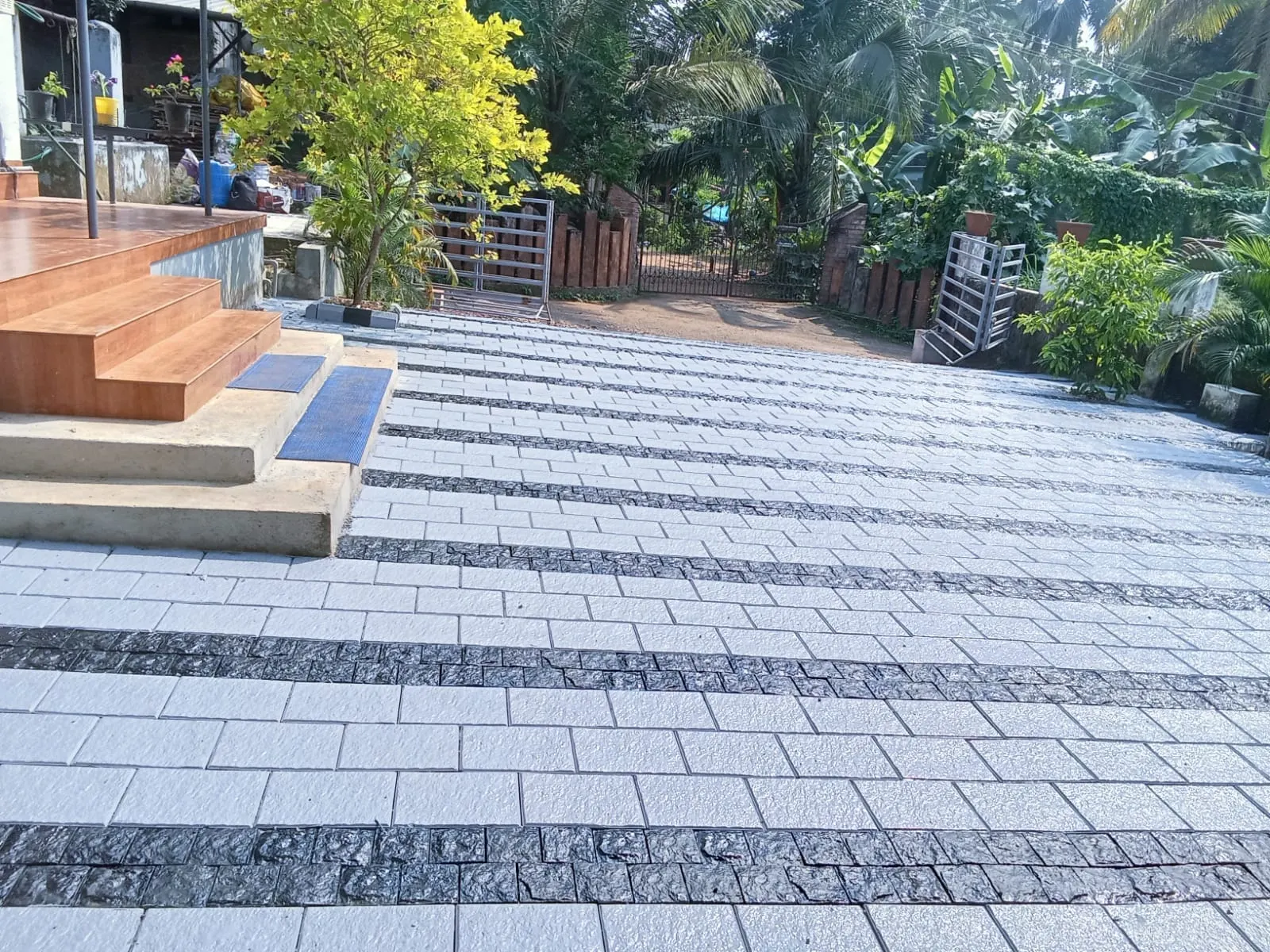 Interlock Paving - Coble Stone 11X8