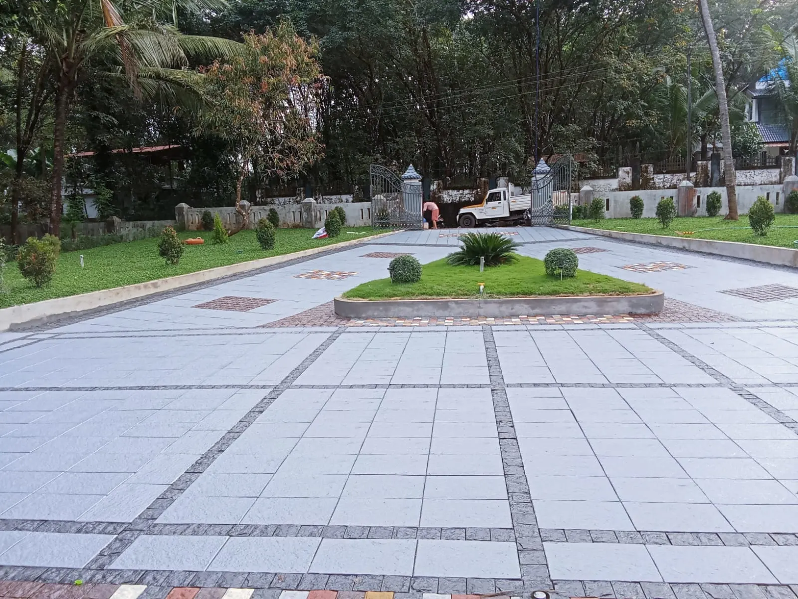 Interlock Paving - Coble Stone 12X18